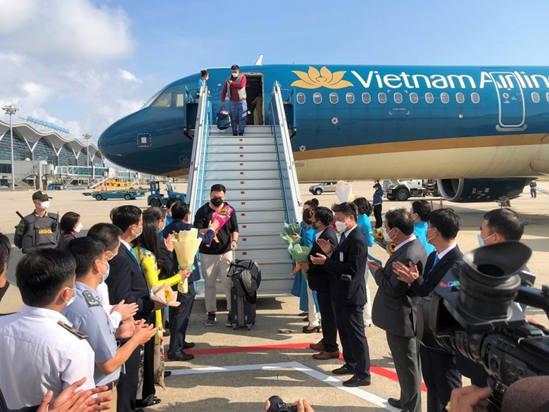 Khanh Hoa accueille les premiers visiteurs de l Année du Tigre